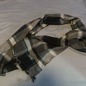 Burberry scarf 100% cashmire
